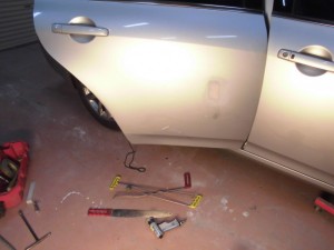日産スカイライン ドアの凹み修理