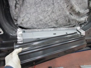 マツダビアンテ ボデー凹み交換修理
