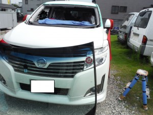 ニッサン エルグランド フロントガラス取替