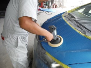 塗装後の磨き作業
