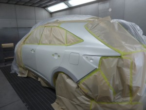 新型ハリアーHV 鈑金作業