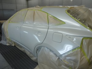 新型ハリアーHV 鈑金作業