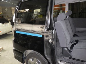 60ノア 右オートスライドドア 故障
