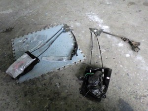 60ノア 右オートスライドドア 故障