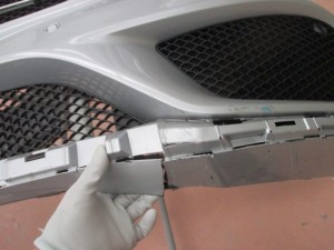 メルセデスベンツCクラス バンパー割れ修理