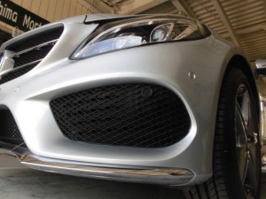 メルセデスベンツCクラス バンパー割れ修理