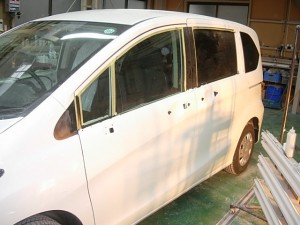 ホンダ フリード(GB3) 建築塗装飛び 磨き修理