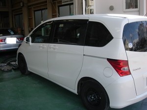 ホンダ フリード(GB3) 建築塗装飛び 磨き修理