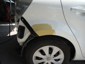 リヤフェンダー修理 トヨタ アクア
