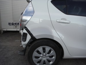 リヤフェンダー修理 トヨタ アクア