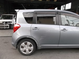 トヨタ ラクティス 板金修理
