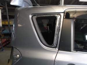 トヨタ ラクティス 板金修理