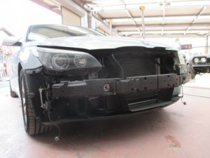 BMW525i バンパー修理