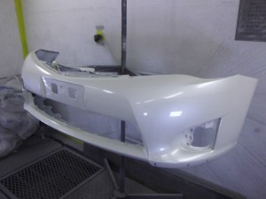 新品フロントバンパー塗装 カローラフィールダーハイブリッド
