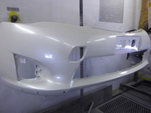 新品フロントバンパー塗装 カローラフィールダーハイブリッド
