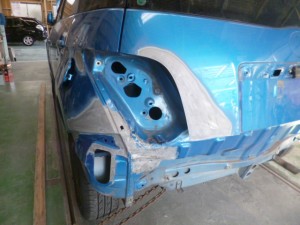 埼玉県川口市:トヨタ イスト(NCP60) 左リヤ部修理