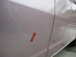 【ドアのヘコミ修理】駐車場でつけられた車のキズヘコミ修理