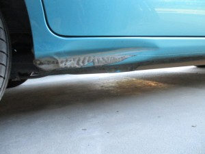 【ステップ修理金額】縁石にぶつけてしまった車のステップをキレイに修理