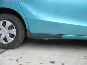【ステップ修理金額】縁石にぶつけてしまった車のステップをキレイに修理