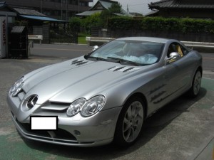 マクラーレンSLR カーボン製部品のコスリキズ修理 ボンネット等