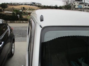 車のアンテナが折れてしまい交換