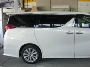 新型アルファード 飛び石損傷