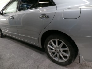 プレミオ左リヤ板金塗装