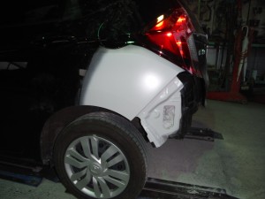 ホンダ フィット 左後部修理