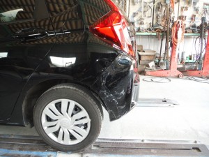 ホンダ フィット 左後部修理