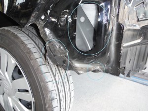 ホンダ フィット 左後部修理