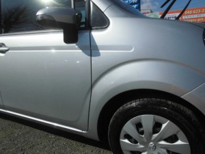 さいたま市:トヨタポルテ 板金修理で元通り!