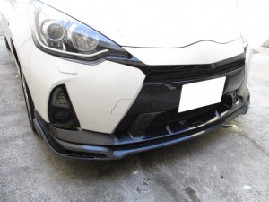 トヨタ アクア トミーカイラ ロウェンスポイラー塗装取り付け