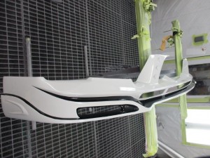 トヨタ アクア トミーカイラ ロウェンスポイラー塗装取り付け