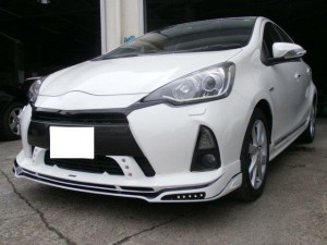 トヨタ アクア トミーカイラ ロウェンスポイラー塗装取り付け