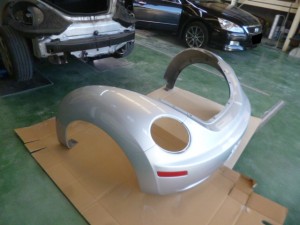 VW ニュービートル リヤバンパー交換