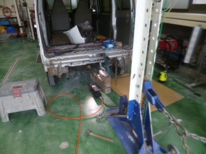 三菱ミニキャブ 追突事故修理