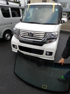 NBOXカスタム フロントガラス飛び石 交換