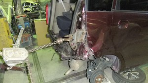 ホンダ ライフ まさかそこに金属ポールがあるなんて・・・