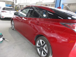 プリウス新色 赤パール 3T7
