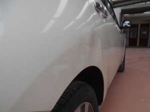 日産リーフヘコミの板金塗装修理
