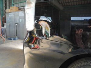 トヨタ ヴォクシー ZRR70W 塗装色 黒(202) の修理