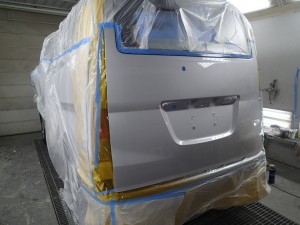 埼玉県桶川市/NV200リヤゲート板金・修理・塗装