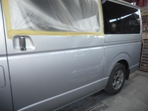 ハイエース左側面 自費修理 安く直す