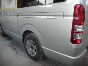 ハイエース左側面 自費修理 安く直す