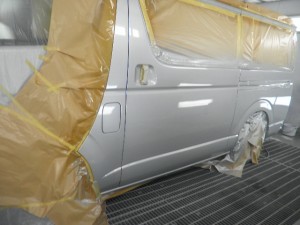ハイエース左側面 自費修理 安く直す