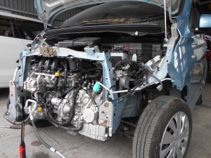 日産 デイズ ポールに衝突