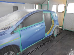 ニッサン ノート 柱にぶつける