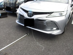 カムリ前回り損傷、レーダー交換及びエイミング作業