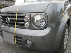 日産キューブ ボンネットとフェンダーの板金塗装修理