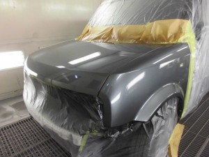 日産キューブ ボンネットとフェンダーの板金塗装修理